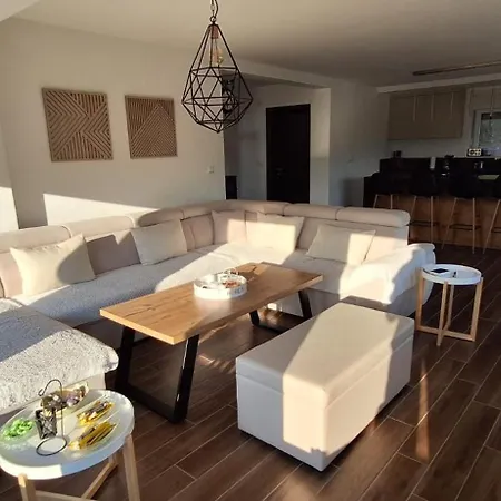 Alyanna Villa